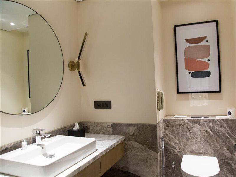 Radisson Blu Mumbai International Airport 호텔 외부 사진 Bathroom