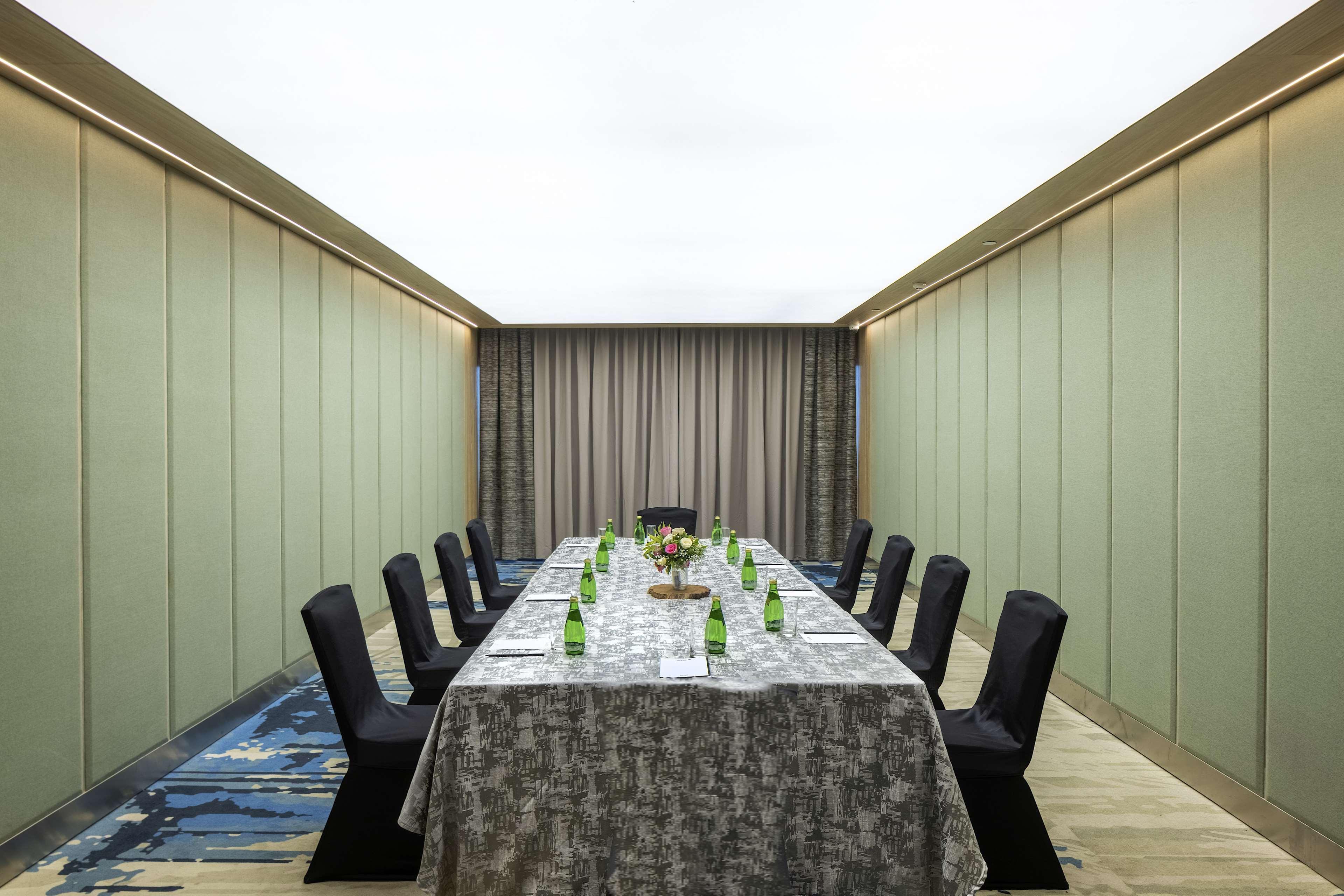 Radisson Blu Mumbai International Airport 호텔 외부 사진 The meeting room