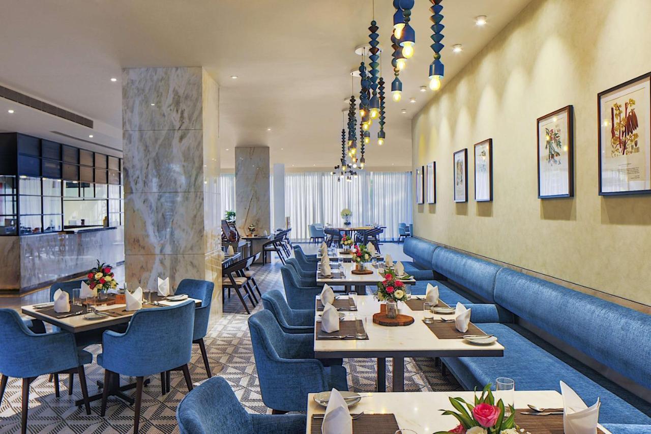 Radisson Blu Mumbai International Airport 호텔 외부 사진 The restaurant